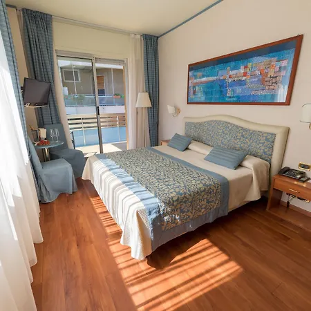 Garden Lido Hotell 4*