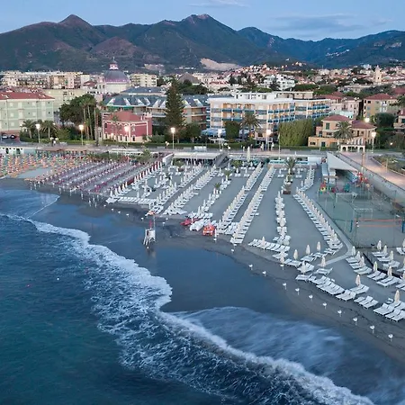 Garden Lido Hotel 4*