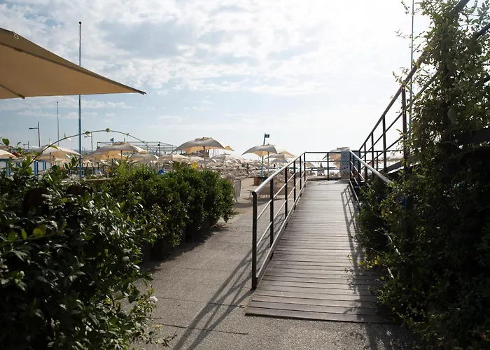 Garden Lido Отель Лоано